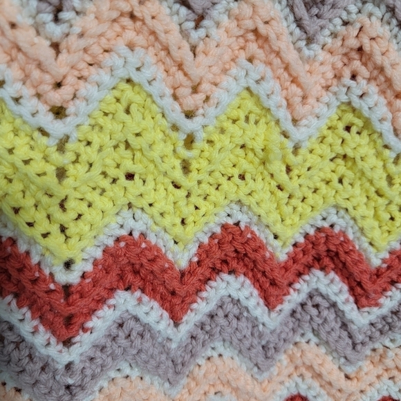 Vintage Hand Crocheted / Hand Knit Zig Zag Pattern Afghan 38'x44' - Picture 5 of 7